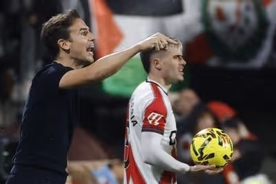 El vestuario del Rayo Vallecano arropa a Jorge De Frutos