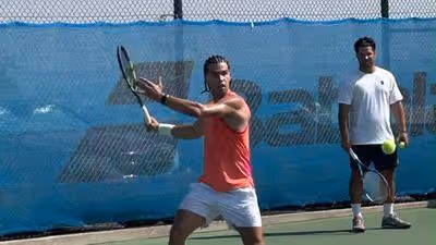 ¡Carlos Alcaraz ya entrena al aire libre!