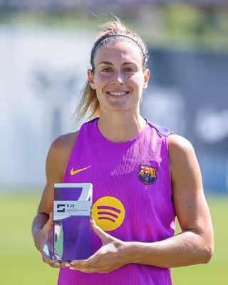 ¿Qué cláusula tiene Alexia Putellas en el Barça?