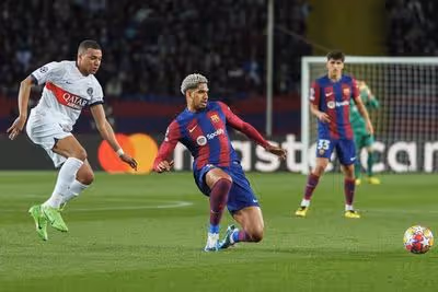 Xabi Alonso se prepara para la 'emboscada Araujo' de Luis Enrique