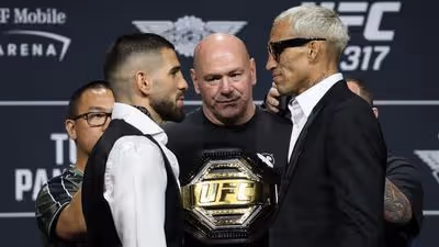 Dónde ver el Topuria vs Oliveira y todos los combates del UFC 317 por TV, online y en directo en España