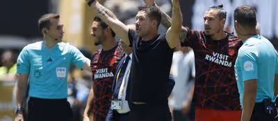 El Atlético estalla contra el arbitraje tras caer goleado ante el PSG: «Fue lo de siempre»