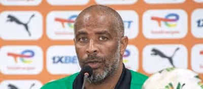 El seleccionador de Nigeria denuncia que hicieron vudú a su equipo para evitar que jugara el Mundial