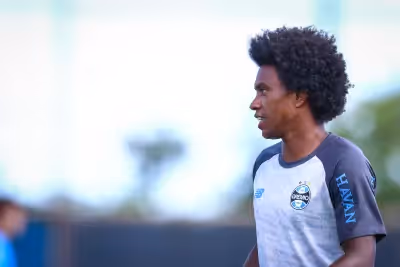 Willian negocia saída do Grêmio e planeja retorno ao futebol europeu