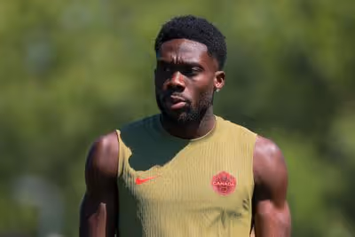 Davies está disponível e vira reforço para Canadá na segunda rodada da Copa do Mundo