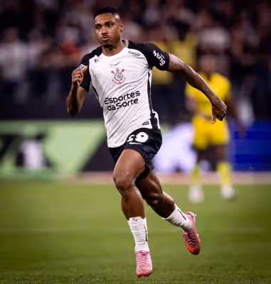 Entenda lesão de Vitinho e possível prazo de recuperação do atacante no Corinthians