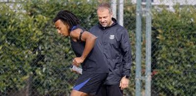 Flick preguntó anoche a Koundé si estaba OK y ya quedó claro el once del Clásico
