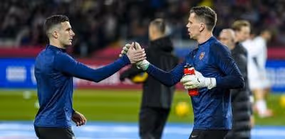 Sale Iñaki Peña y entra Szczesny