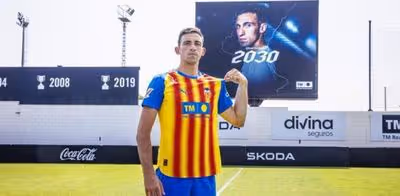 Otra renovación en Mestalla: César Tárrega firma hasta 2030
