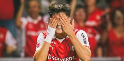 Pau Víctor ya marca con su nuevo equipo