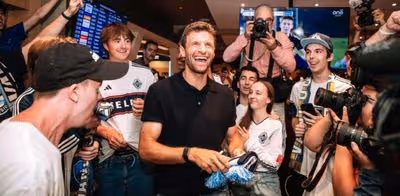 La inesperada bienvenida que sorprendió a Thomas Muller en Vancouver
