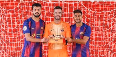 Dídac Plana coge el testigo de la capitanía en el Barça