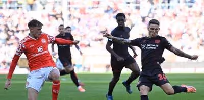 Grimaldo suma y sigue: doblete y triunfo del Leverkuen en un partido loco