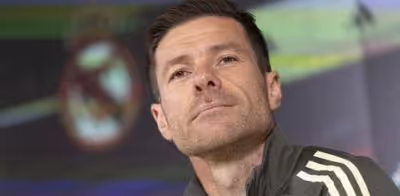 Xabi Alonso se entera en rueda de prensa de la situación de Araujo y le manda un mensaje