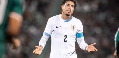Giménez, otra portería a cero y un detallazo con una joven, que aplaudió la afición mexicana