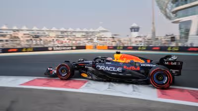 Russell lidera, Alonso 4o y todo se aprieta en la lucha por el Mundial de F1 para una pole decisiva