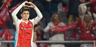 Pau Víctor frustra con su gol al Benfica de Mourinho