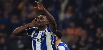 Samu cierra el año con un doblete que consolida al líder Porto