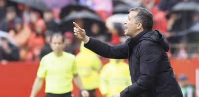 El Levante coge algo de oxígeno de la mano de Luís Castro