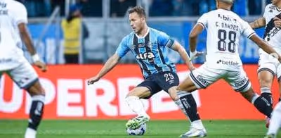 Arthur Melo se reivindica con Gremio: Nadie tiene el balón más que él en el Brasileirao