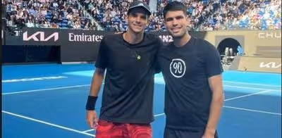 Carlos Alcaraz abre el Open de Australia con Rafa Jódar