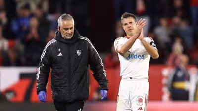 Azpilicueta entrena sin problemas tras su golpe en la cabeza