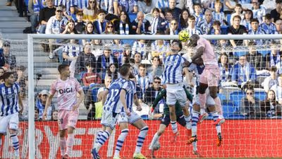 La Real se desangra a balón parado: es el equipo que más goles encaja así