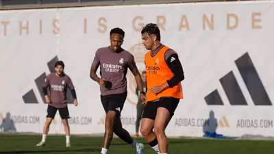 Asencio y Militao, con el grupo