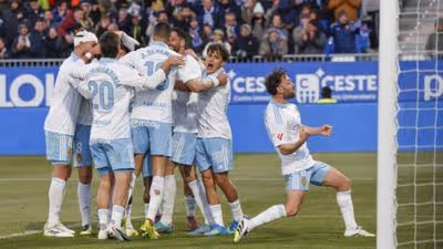El Zaragoza doblega al líder Racing para aferrarse a la salvación