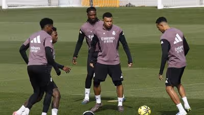 Vuelta al trabajo con la duda de Mbappé