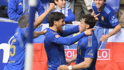 1-0: El Sevilla se asoma al abismo y hace soñar al Oviedo
