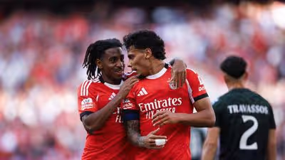 El Benfica de Mourinho golea y se mantiene invicto