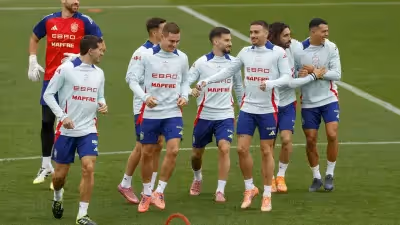 Luis de la Fuente prueba rotaciones en una sesión de entrenamiento con la nueva baja de Ferran Torres