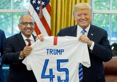 La mano derecha de Infantino dimite en protesta por la venta del Mundial: «Es un mal negocio para el fútbol»