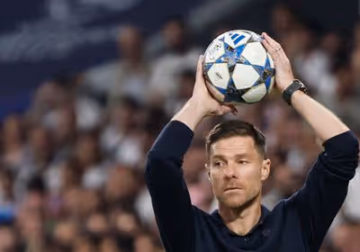 Xabi no quiere futbolistas ofendidos y De Zerbi se revuelve por el penalti del 2-1: «No es mano ni en el Bernabéu, ni en Anoeta ni en el Vélodrome»