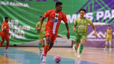 El burelense Renato Lopes sufre una lesión en su rodilla izquierda y tendrá que pasar por el quirófano
