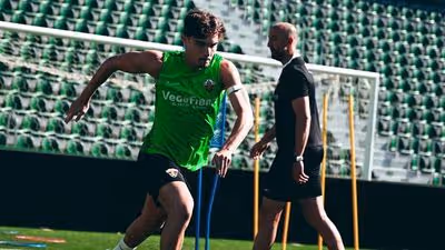 Yago de Santiago, jugador gallego del Elche: «No voy a ser el mismo, seré mejor»