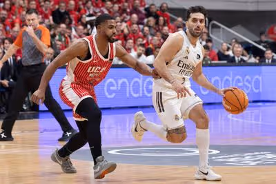 El Real Madrid gana en Murcia y termina 2025 en lo más alto de la tabla de la ACB