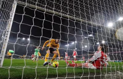 El Wolves, último de la Premier, empata el 0-2 inicial del Arsenal