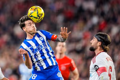 Espectáculo de Almeyda y punto heroico del Sevilla ante un Alavés inoperante