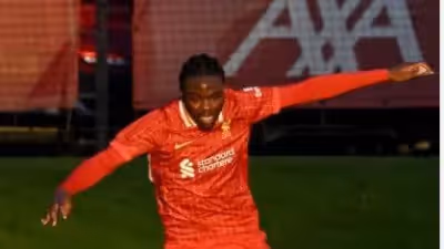 Un canterano del Real Zaragoza debuta con el Liverpool en un partido oficial