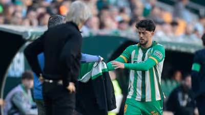 El Betis titubea hacia el derbi