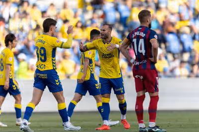 El Huesca firma su peor racha en tres lustros y se hunde en la tabla