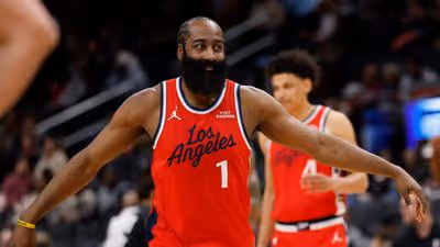 James Harden, como nunca y como siempre