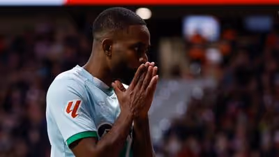 El capote de Pellegrini sobre Bakambu