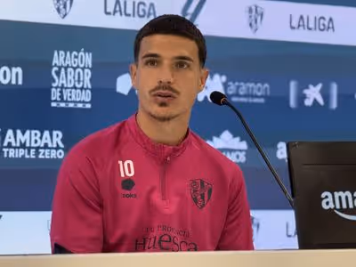 Seoane: “Tenemos que dar el máximo por la gente que siente el Huesca”
