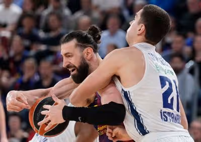 El Barça cumple ante el Efes y mantiene sus aspiraciones europeas