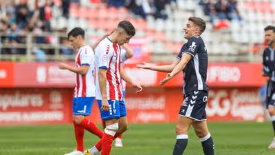 Ramón Vila y el larguero salvan al Eldense ante el Algeciras