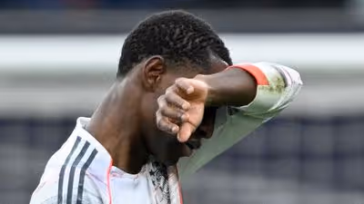 Locura en Alemania: dos rojas y tres goles anulados