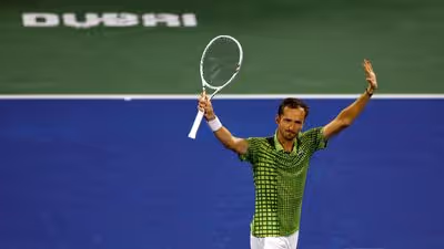 “No es la forma en la que quiero ganar”: Medvedev, campeón en Dubai tras el KO de Griekspoor